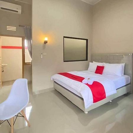 Отель Reddoorz Syariah Near Hajimena Lampung Бандар-Лампунг Экстерьер фото